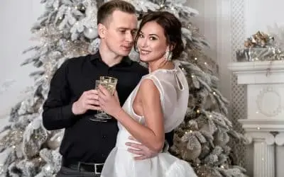 Post-Holiday Engagement? Here’s Your Wedding Dress Timeline
