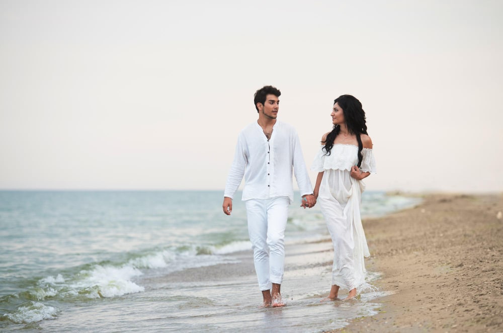 How to Dress for a Beach Wedding in Chicago?