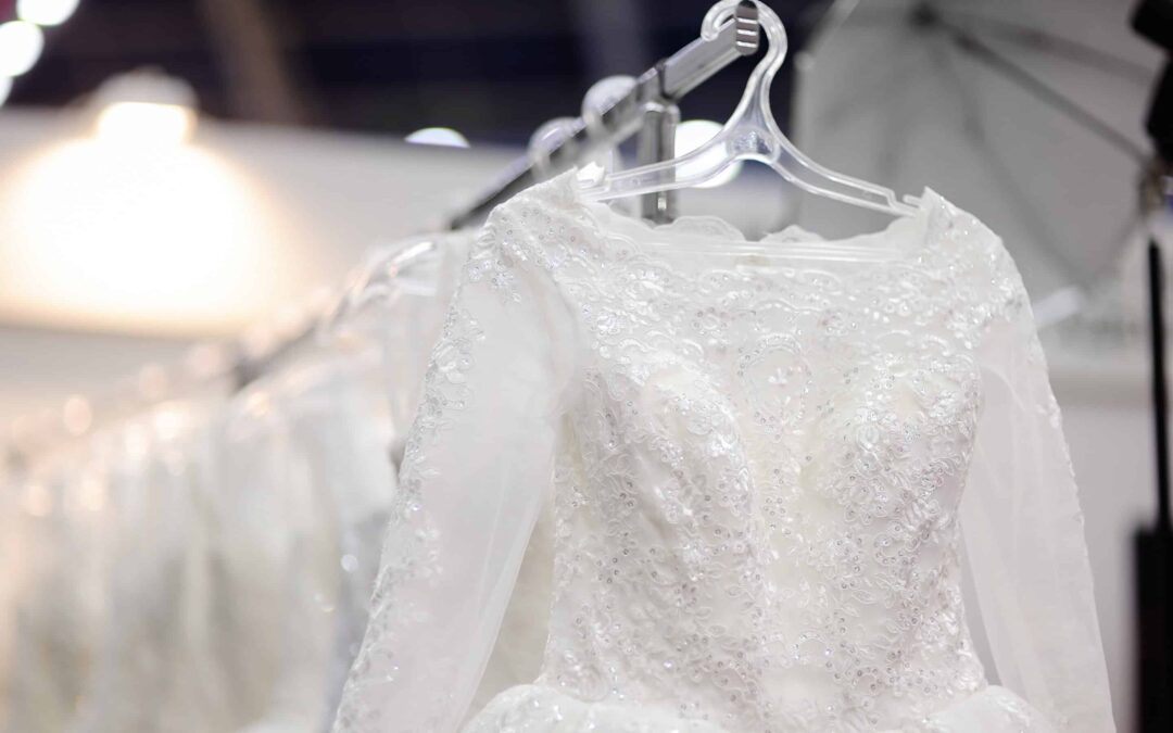 How to Clean a Polyester Wedding Dress at Home in Chicago?