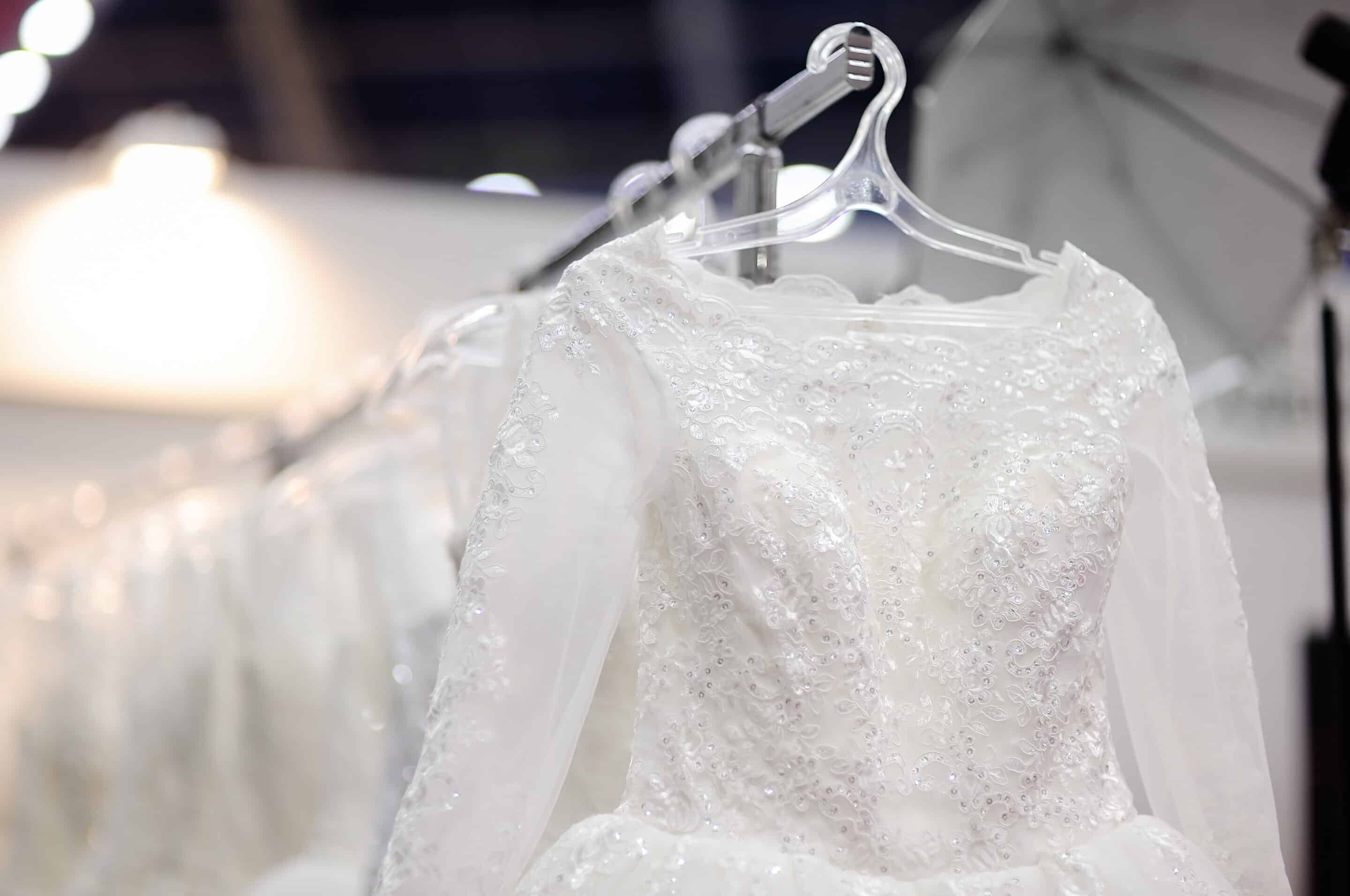How to Clean a Polyester Wedding Dress at Home in Chicago?