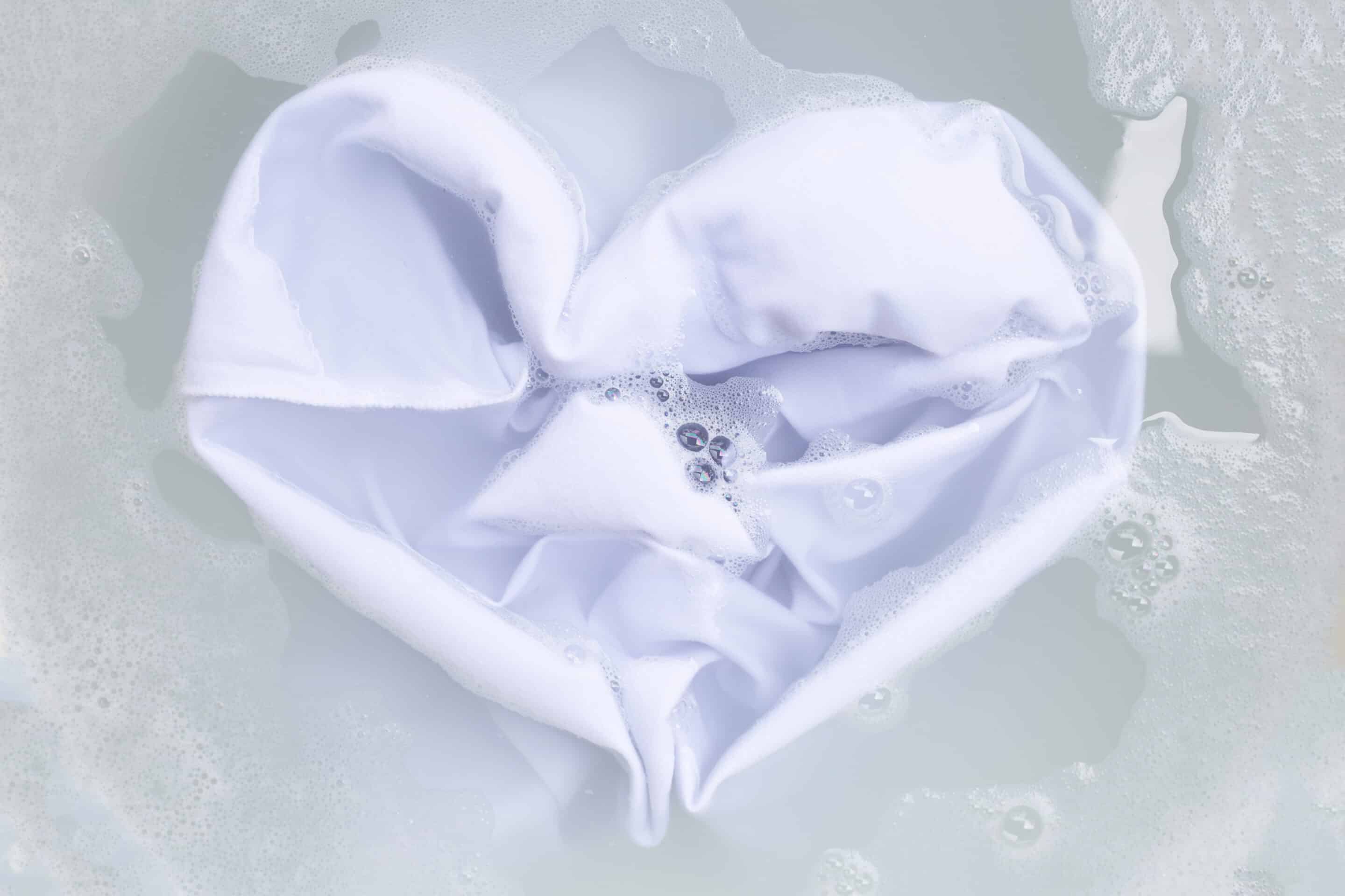 How to Clean a Wedding Dress in Bathtub in Chicago?