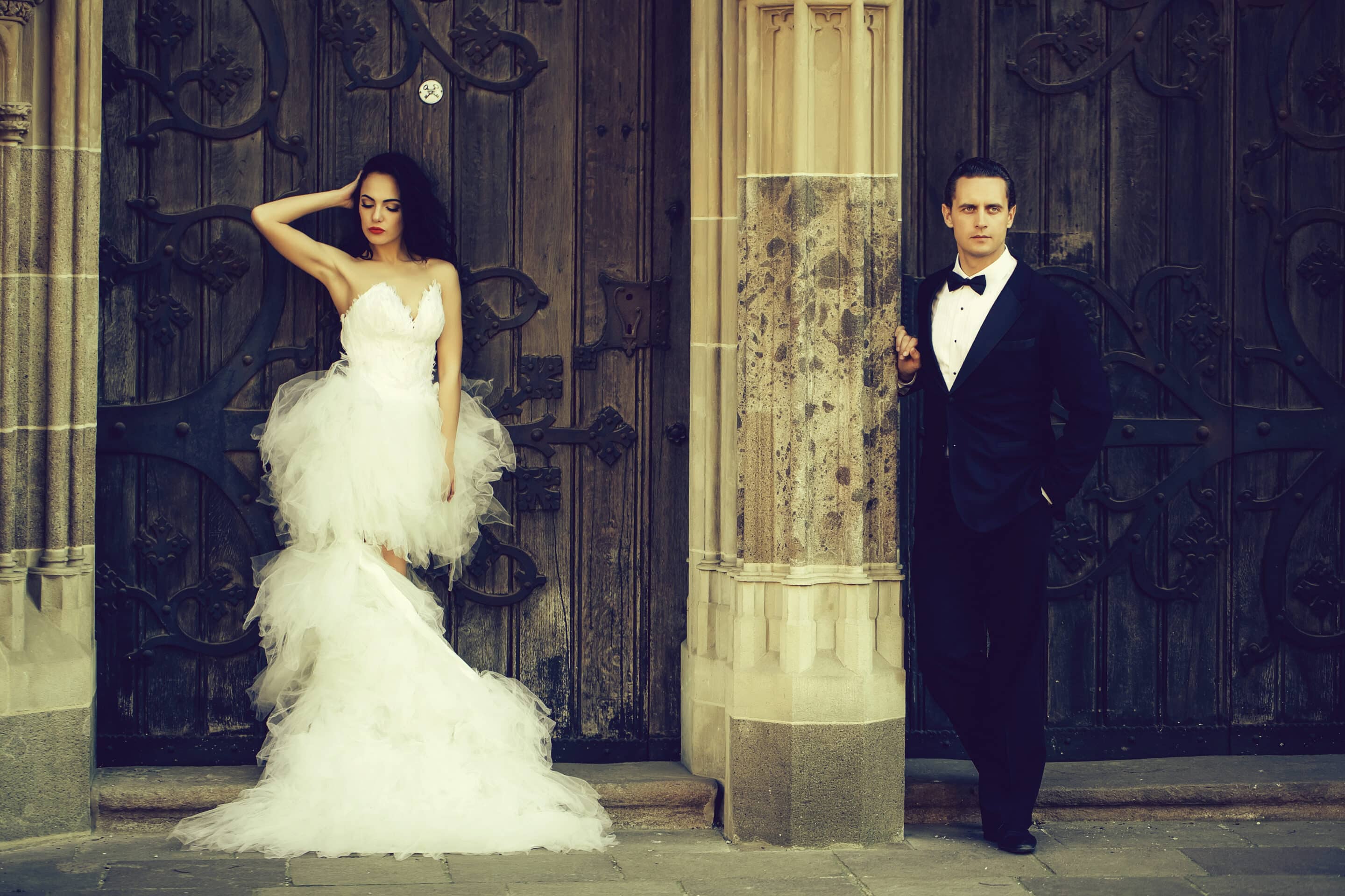 What does a white wedding dress symbolize?