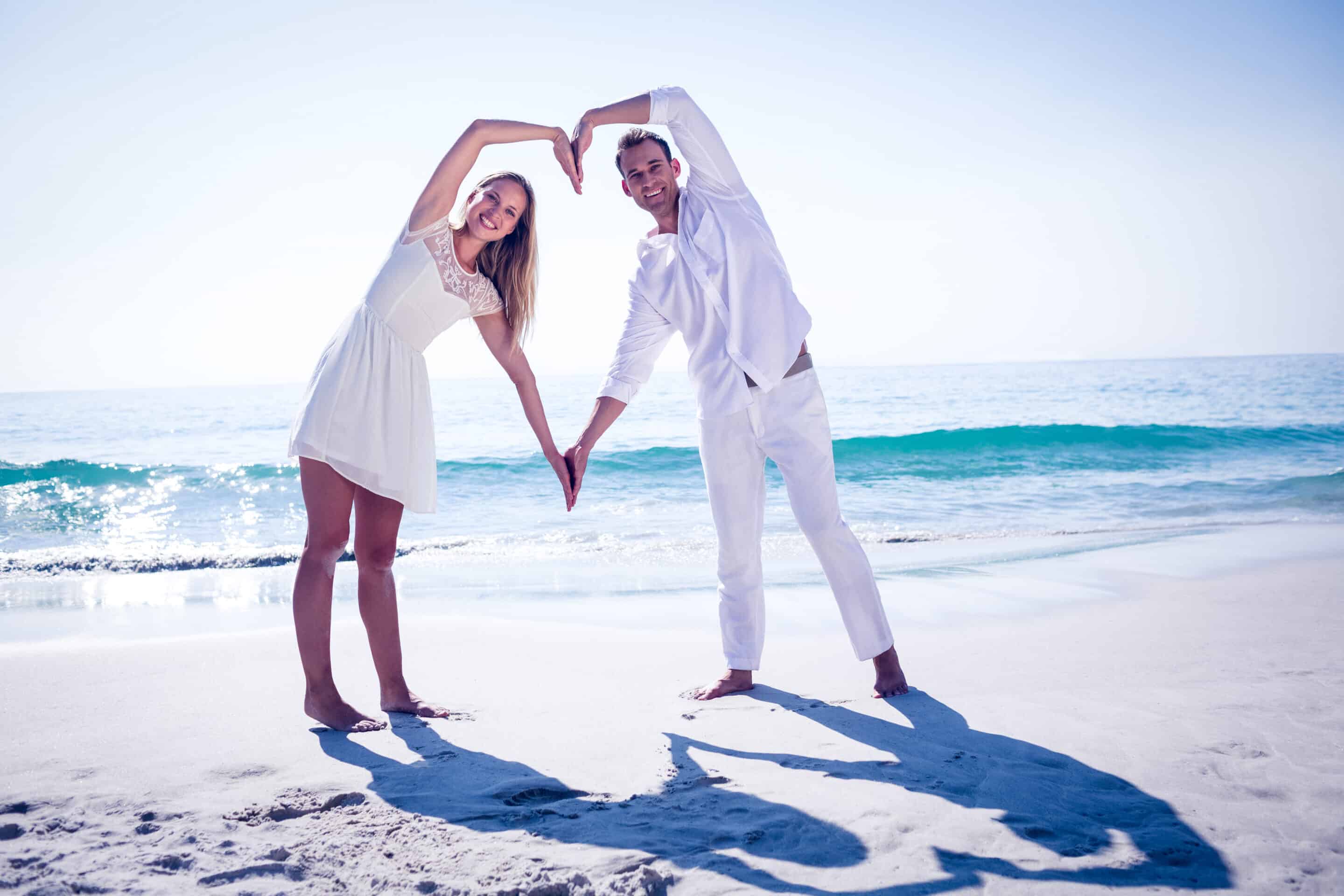 What to Wear on Honeymoon to a Beach in Naperville? 1 What to wear on honeymoon to a beach in Naperville?