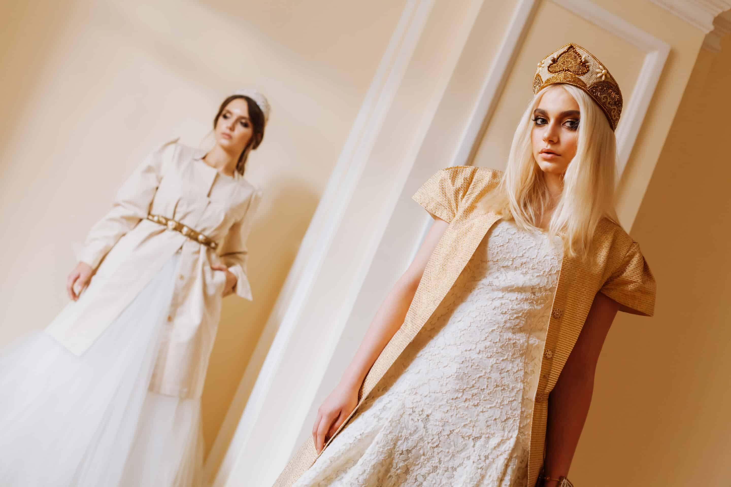 What Color Were Wedding Dresses Before White in Chicago? 1 What color were wedding dresses before white in Chicago?