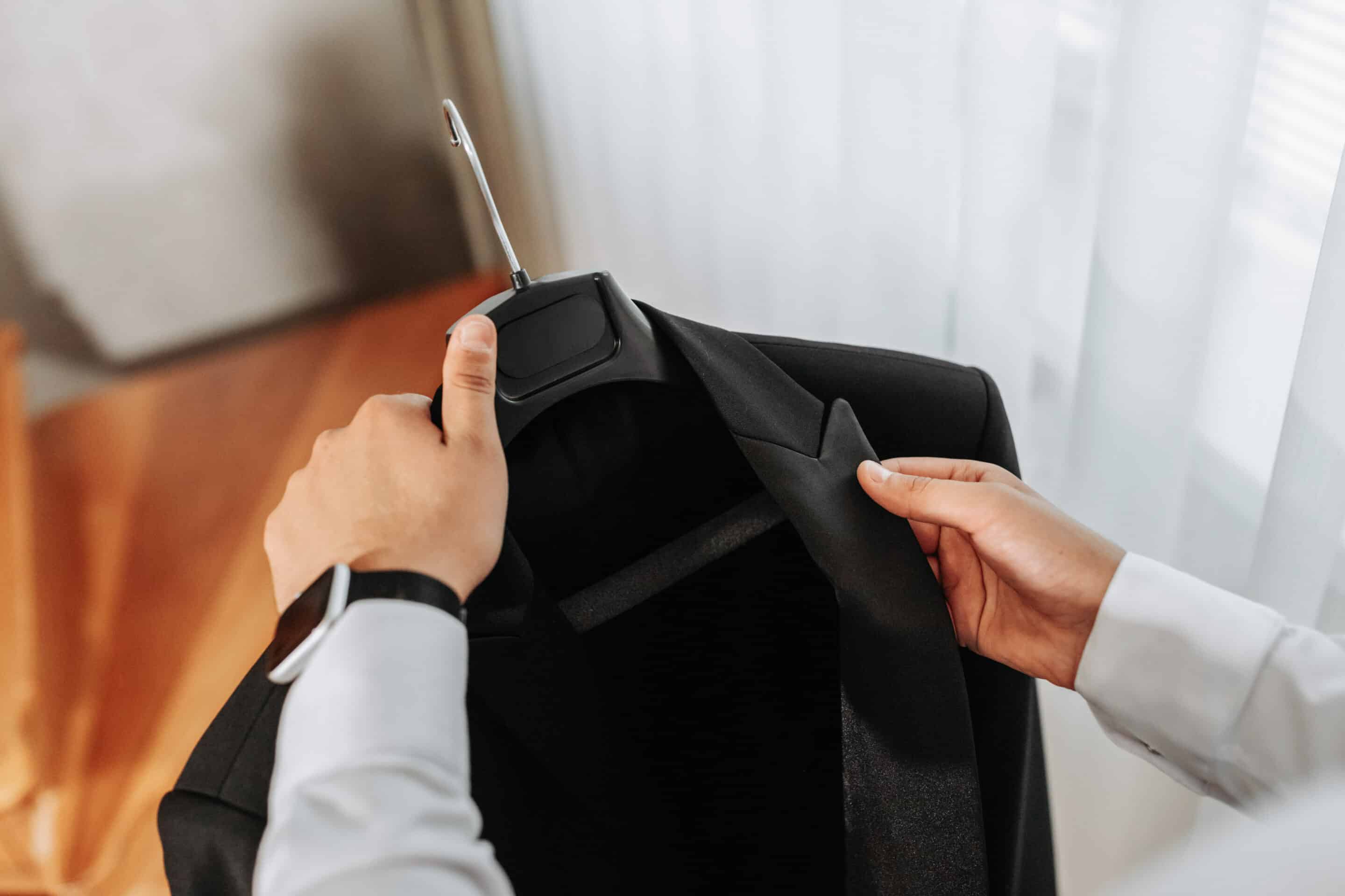 How to Get Wrinkles Out of Graduation Gown in Chicago? 1 How to get wrinkles out of graduation gown in Chicago